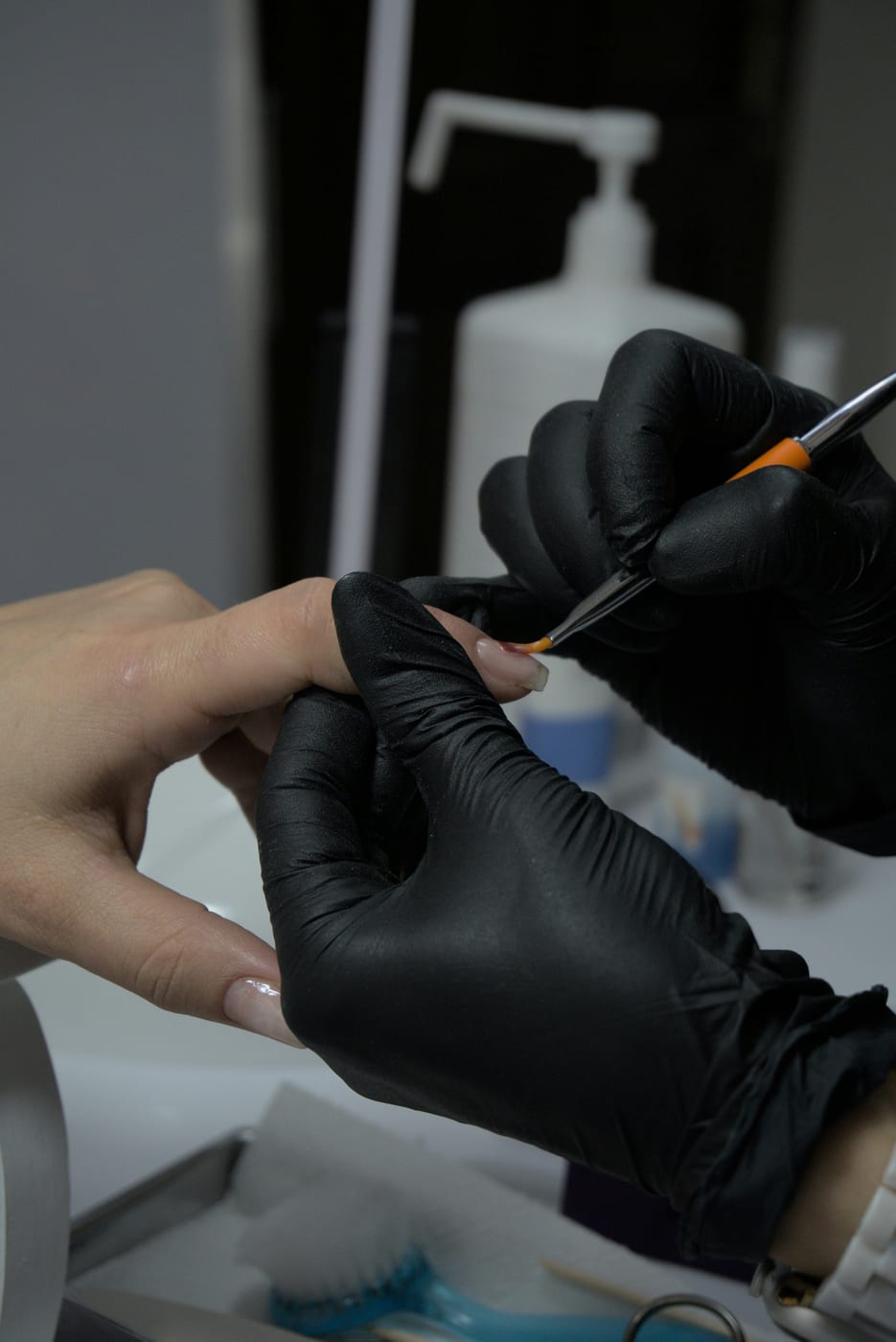 BIAB manicure met coating in een zachte tint