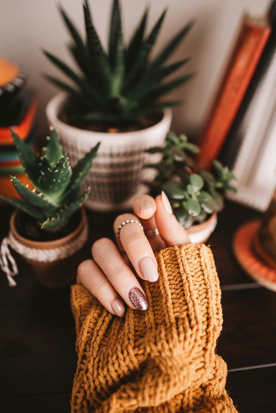Close-up van een nagelbehandeling in de studio